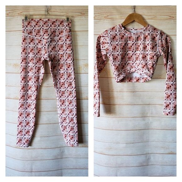 L*Space Hot To Trot Leggings and Aim High Cropped Top Block Party Set Workout - Picture 4 of 16